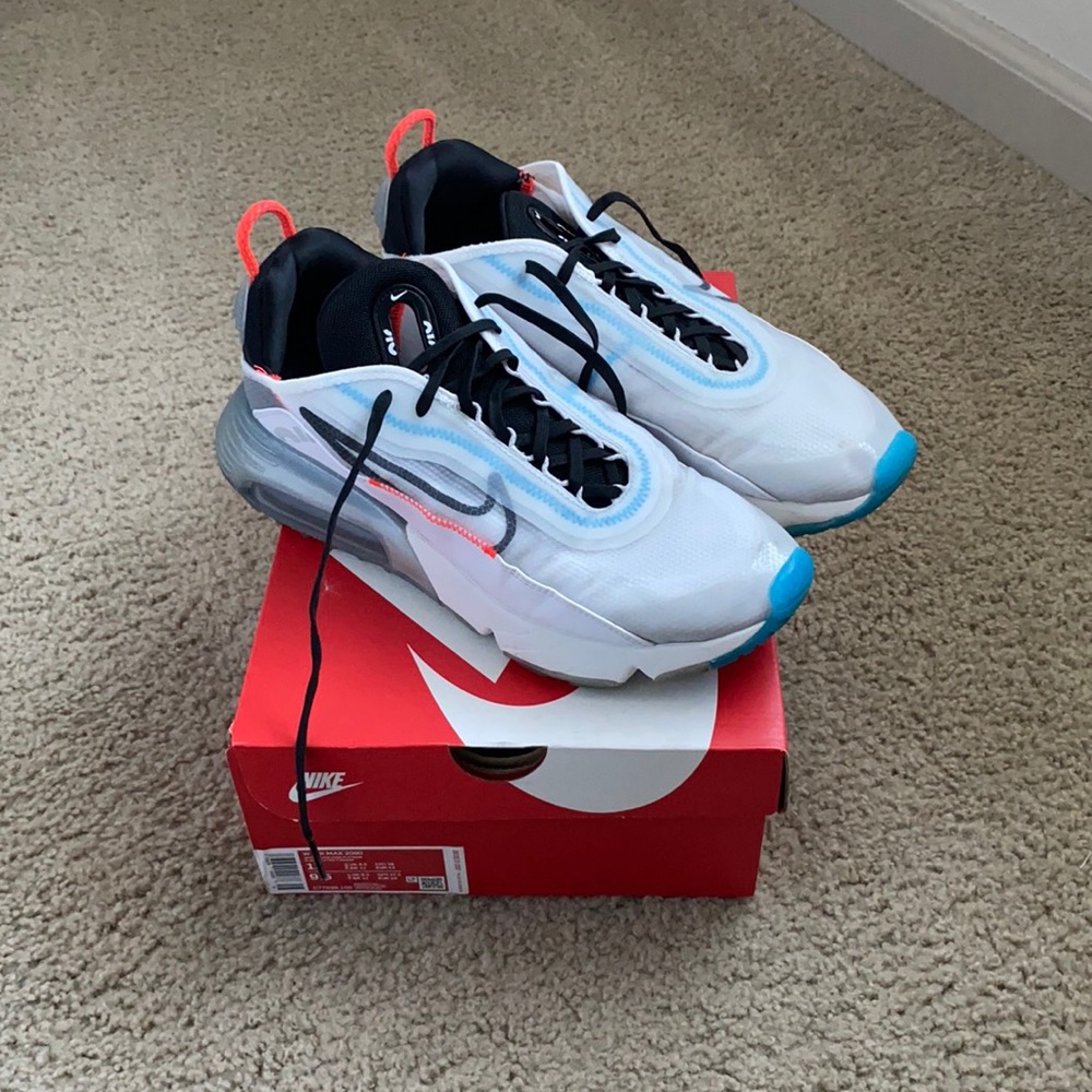 Nike Airmax 2090 women’s 11/men’s 9.5